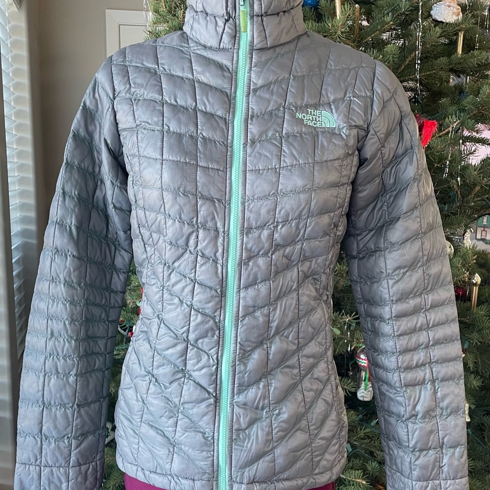 The North Face Thermoball Women's Quilted Gray Puffer Jacket - Picture 2 of 8